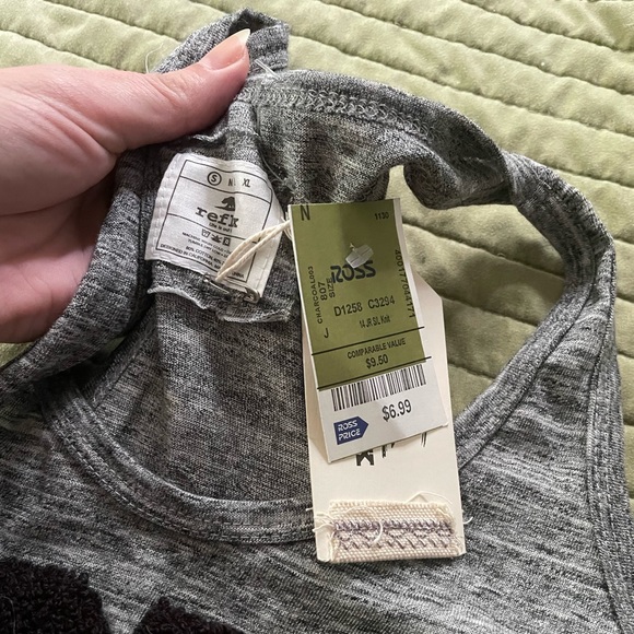 Graphic Tank Top - Picture 4 of 5